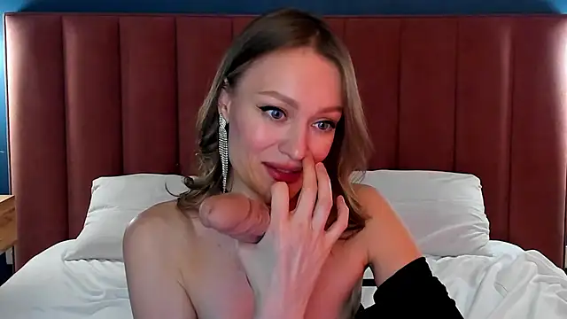 Snapshot of EvelynPoole chatting on April 11, 2026, 8:40 am EvelynPoole online show from April 11, 2026, 8:40 am