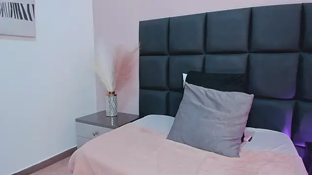 AelinDuvalier online show from October 16, 2025, 6:53 pm