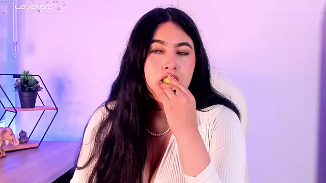 Emma  clark  online show from November 21, 2025, 12:26 pm