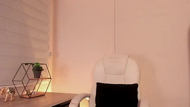 Snapshot of Emma__clark_ chatting on March 23, 2026, 12:42 pm Emma clark online show from March 23, 2026, 12:42 pm