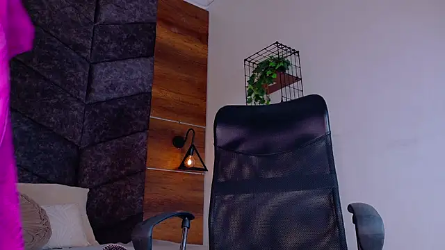 Nickifox   online show from January 8, 2026, 7:38 pm