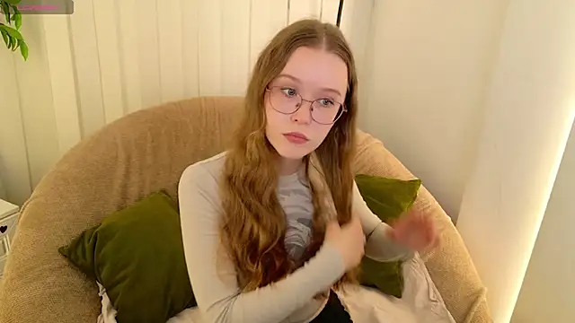 MandyMils online show from September 21, 2025, 2:19 pm