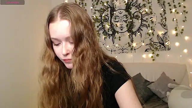 MandyMils online show from October 24, 2025, 4:47 pm