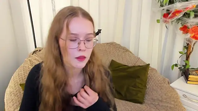 MandyMils online show from October 25, 2025, 2:46 pm