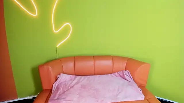 Lili milk20 online show from April 7, 2026, 7:25 pm