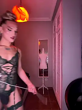 Snapshot of lacattiva chatting on September 10, 2025, 9:15 pm lacattiva online show from September 10, 2025, 9:15 pm