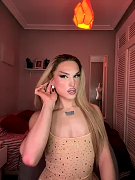 Snapshot of lacattiva chatting on November 18, 2025, 5:06 pm lacattiva online show from November 18, 2025, 5:06 pm