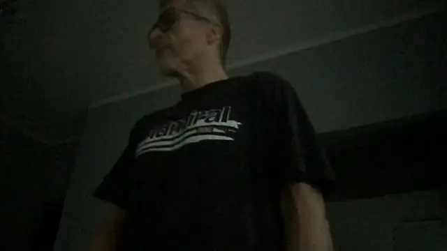 Axl hot online show from December 22, 2025, 9:28 am