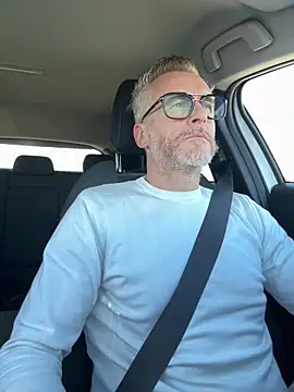 Axl hot online show from April 2, 2026, 3:20 pm