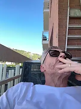 Axl hot online show from April 6, 2026, 1:56 pm