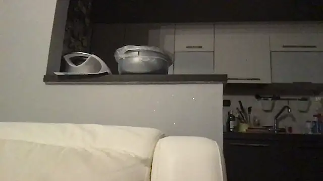 Axl hot online show from April 11, 2026, 8:57 pm