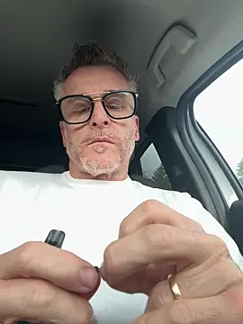 Axl hot online show from May 18, 2026, 3:51 pm
