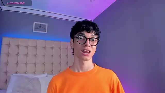 Phillicious   online show from September 16, 2025, 1:17 am