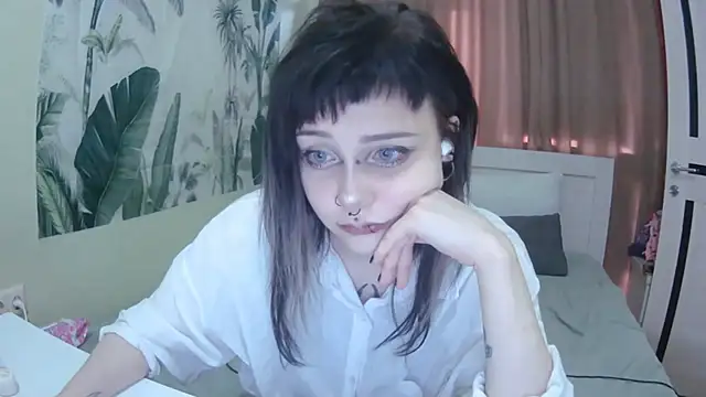 Snapshot of SineKiraReal chatting on September 9, 2025, 1:21 pm SineKiraReal online show from September 9, 2025, 1:21 pm