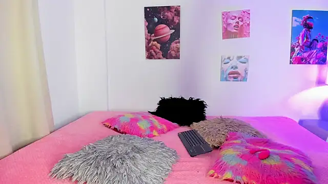 mia purplee online show from October 2, 2025, 3:13 am