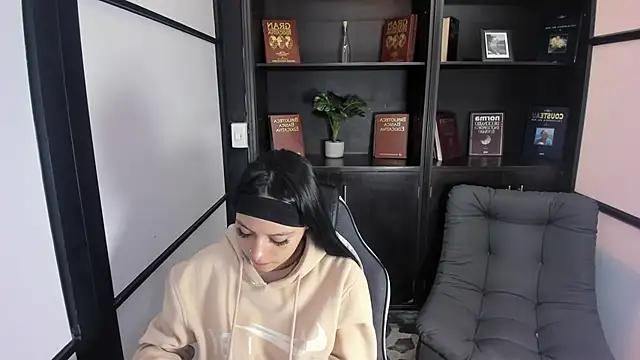Snapshot of IvonnePrince_ chatting on September 12, 2025, 12:49 pm IvonnePrince online show from September 12, 2025, 12:49 pm