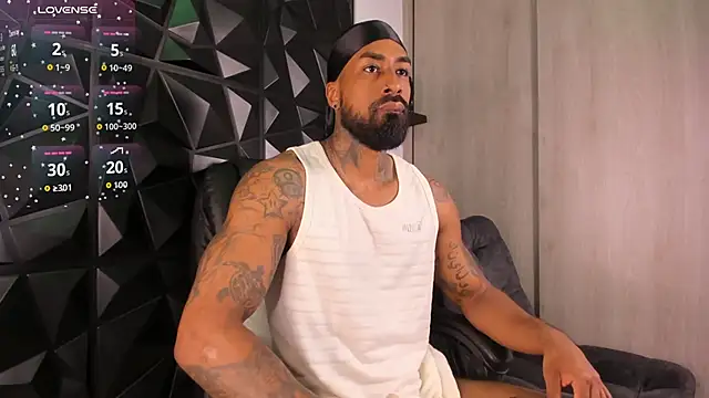 Snapshot of OstinDaniels chatting on October 4, 2025, 9:46 pm OstinDaniels online show from October 4, 2025, 9:46 pm