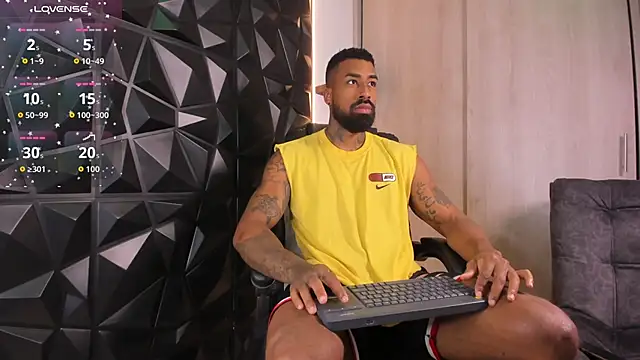 Snapshot of OstinDaniels chatting on October 7, 2025, 10:29 pm OstinDaniels online show from October 7, 2025, 10:29 pm