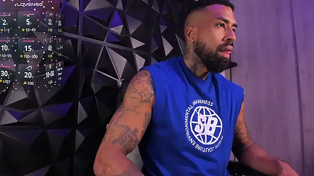 Snapshot of OstinDaniels chatting on October 10, 2025, 9:58 pm OstinDaniels online show from October 10, 2025, 9:58 pm