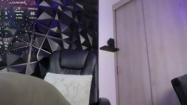 Snapshot of OstinDaniels chatting on October 24, 2025, 5:59 am OstinDaniels online show from October 24, 2025, 5:59 am