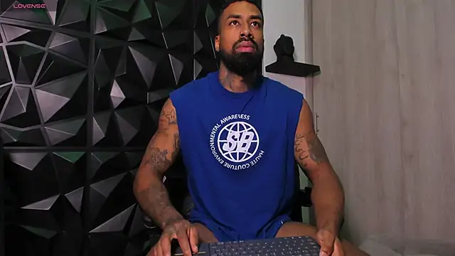 Snapshot of OstinDaniels chatting on October 31, 2025, 10:11 pm OstinDaniels online show from October 31, 2025, 10:11 pm