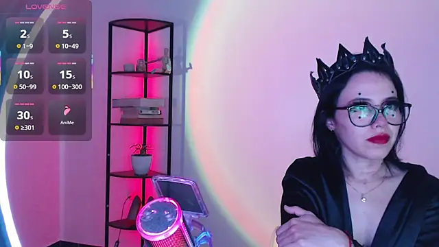 girldom online show from September 19, 2025, 3:34 pm