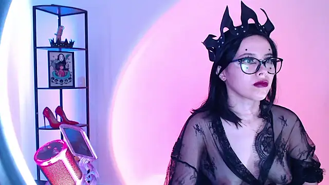 girldom online show from January 7, 2026, 4:53 pm