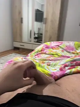 Snapshot of Erenn9972 chatting on December 20, 2025, 10:06 pm Erenn9972 online show from December 20, 2025, 10:06 pm