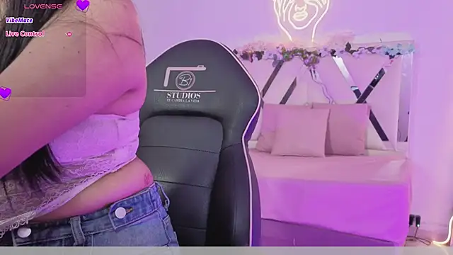 Snapshot of ZURY_TAY chatting on February 20, 2026, 11:32 am ZURY TAY online show from February 20, 2026, 11:32 am