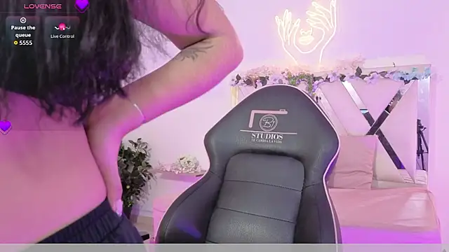 Snapshot of ZURY_TAY chatting on February 21, 2026, 11:44 am ZURY TAY online show from February 21, 2026, 11:44 am