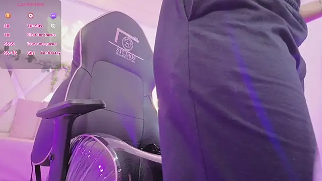 ZURY TAY online show from April 10, 2026, 11:59 am