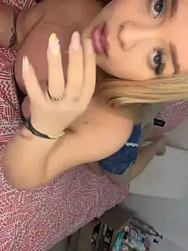Snapshot of Dani_rosse_ chatting on July 6, 2026, 8:00 pm Dani rosse online show from July 6, 2026, 8:00 pm