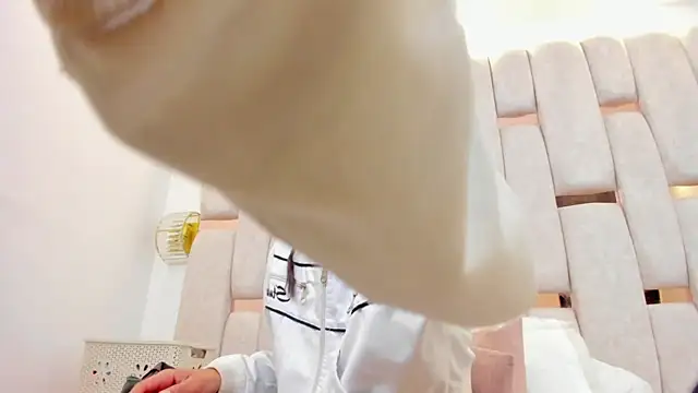 sarah ashbourne online show from October 24, 2025, 12:45 pm