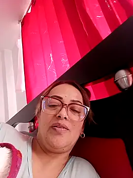 Snapshot of Lady_16 chatting on February 1, 2026, 5:00 pm Lady 16 online show from February 1, 2026, 5:00 pm