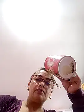 Snapshot of Lady_16 chatting on February 6, 2026, 10:13 pm Lady 16 online show from February 6, 2026, 10:13 pm