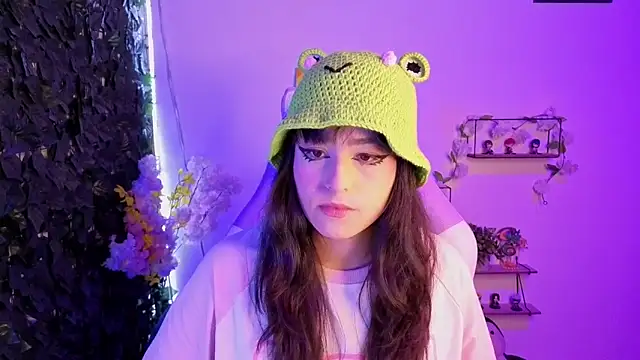 Snapshot of Eymmy_24 chatting on April 12, 2026, 1:32 am Eymmy 24 online show from April 12, 2026, 1:32 am