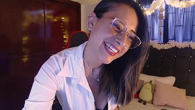 Snapshot of Sofia-mel chatting on October 21, 2025, 8:53 pm Sofia-mel online show from October 21, 2025, 8:53 pm