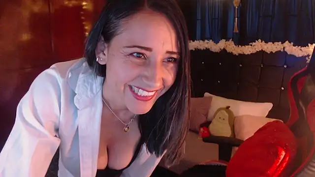 Snapshot of Sofia-mel chatting on October 24, 2025, 10:17 pm Sofia-mel online show from October 24, 2025, 10:17 pm