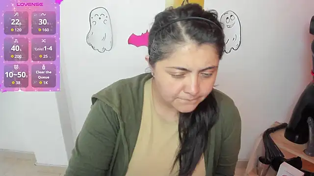 TifanyAmazinng online show from October 1, 2025, 12:22 pm