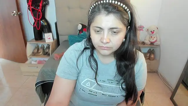 TifanyAmazinng online show from December 5, 2025, 12:25 pm