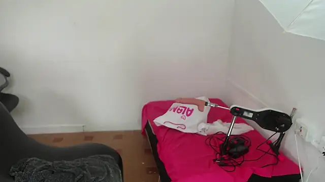 Queen Naomi online show from September 13, 2025, 7:57 pm