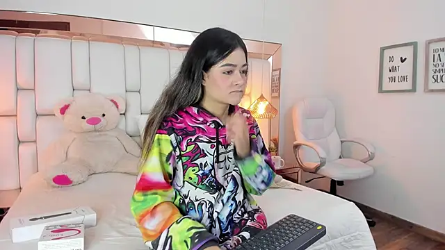 ValeriaPrado online show from September 27, 2025, 8:03 pm