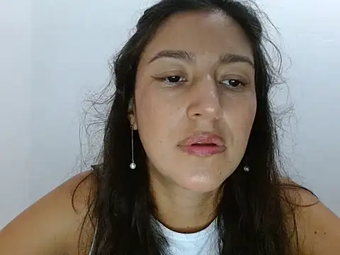 SarahFriendly online show from June 20, 2026, 4:32 pm