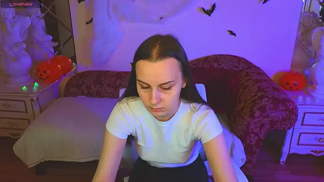 Kelly Cartier online show from October 17, 2025, 12:30 pm