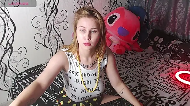 RoyAngela online show from September 24, 2025, 8:45 pm