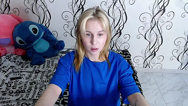 RoyAngela online show from April 7, 2026, 1:28 am