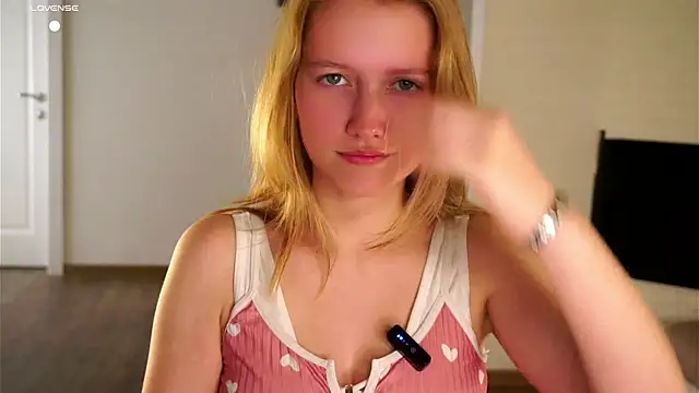 DorianCrofoot online show from September 17, 2025, 1:46 pm