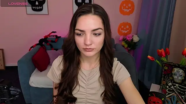 MyEllaLuvs online show from October 28, 2025, 9:28 pm