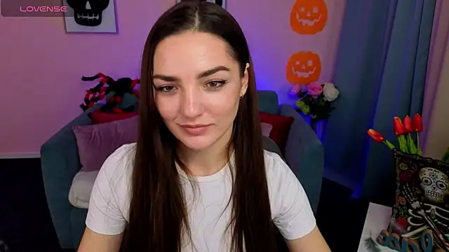 MyEllaLuvs online show from October 31, 2025, 2:29 pm