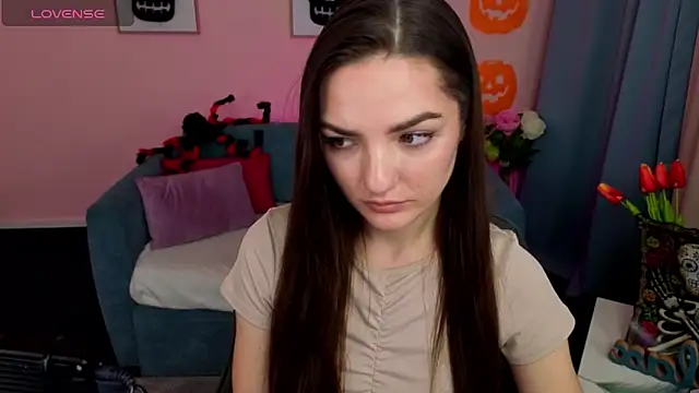 MyEllaLuvs online show from November 1, 2025, 9:28 pm